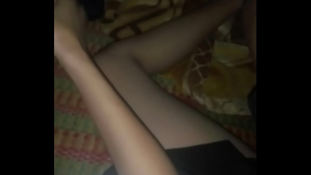 Nữa đêm trốn vợ lẻn vào phòng em vợ cho mút cặc đỡ thèm