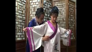 Đụ cô nàng dâm vú to quyến rũ cổ trang