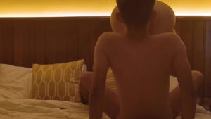 Gọi gái vào nhà nghỉ dập cho tung bướm